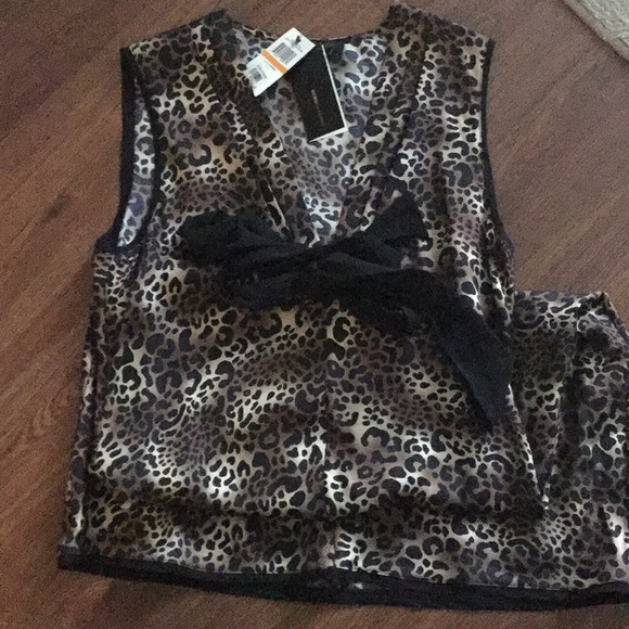 BCBG V-NECK LEOPARD PRINT DRESS WITH REVERSE TIE - Picture 3 of 8
